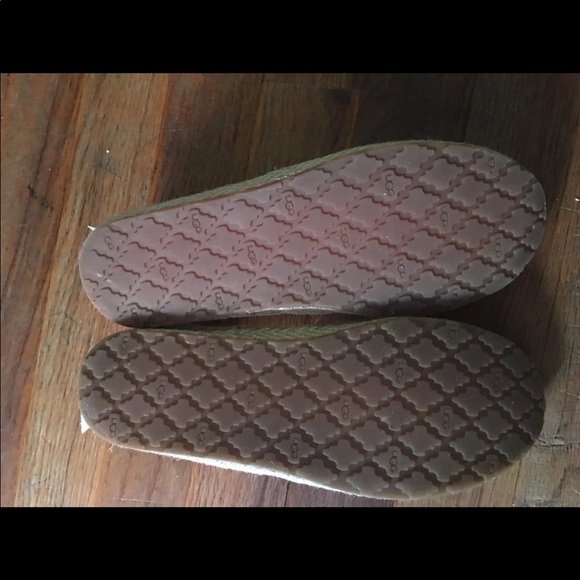 Girls Uggs slip on sz 2 - Picture 4 of 4